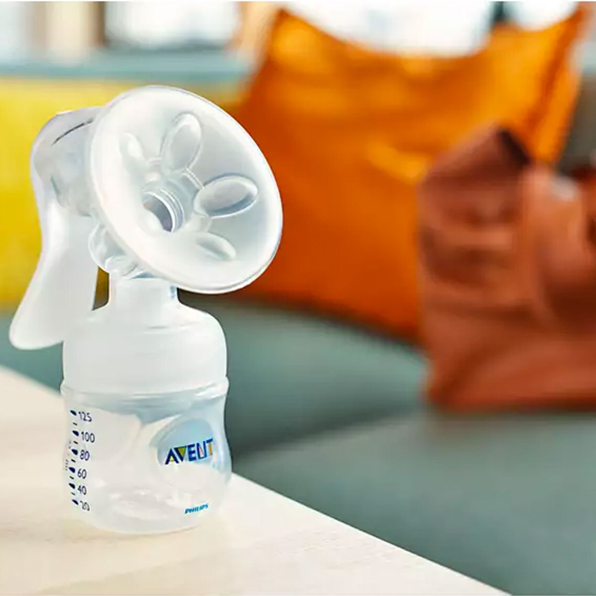 Philips Avent - Manual breast pump with bottle - Nesh Kids Store